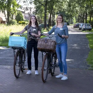 Wijkzorg dames op fiets