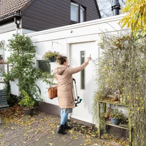 Collega klopt aan bij cliënt van ViVa! Zorggroep