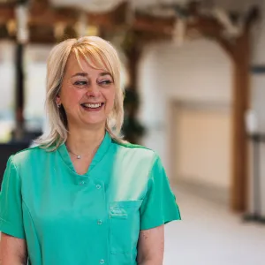 Collega Ingrid voor campagne Ontdek werken als Verzorgende IG bij ViVa!