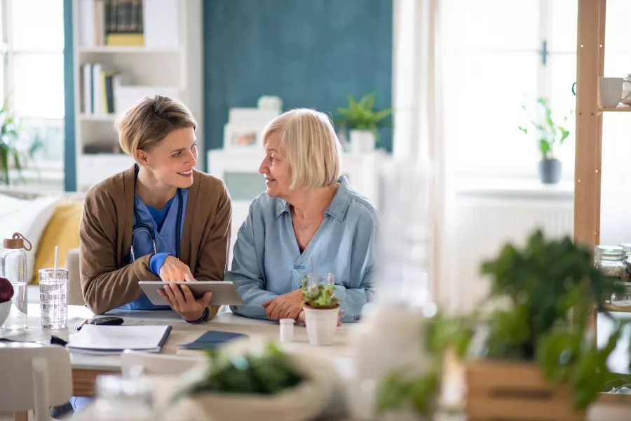 Verpleegkundige 5 met client